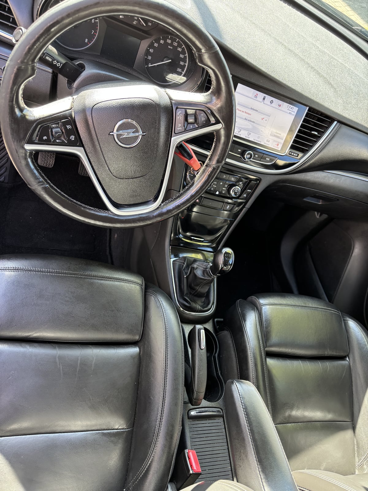 Schoon dashboard na reiniging
