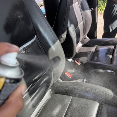 Interieur cleaner spray applicatie