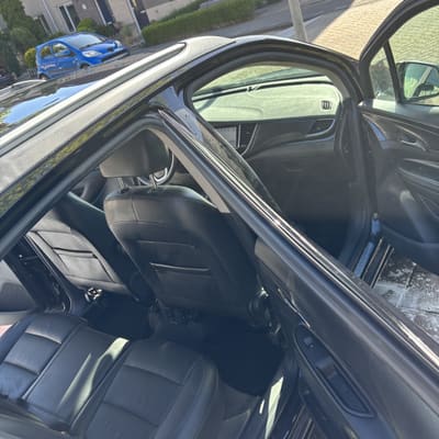 Full interieur zijaanzicht
